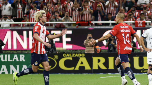 Cade Cowell y Chicharito Hernandez